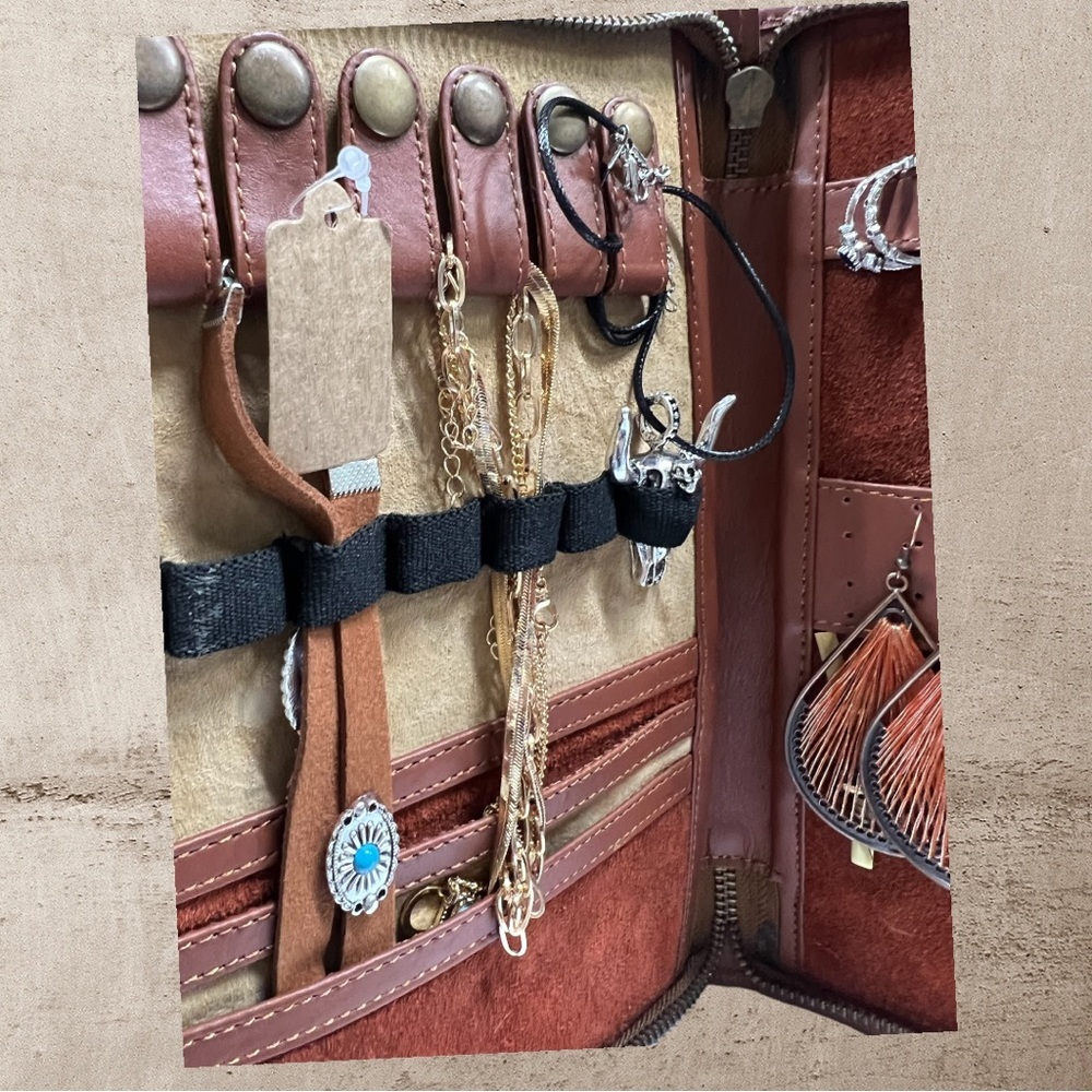 NWT Western Cowhide Leather Jewelry Travel Organizer Case Boho - Picture 6 of 8